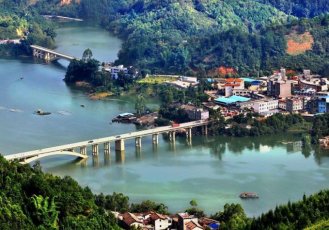 八大河屬于云南羅平縣還是廣西西林縣？、